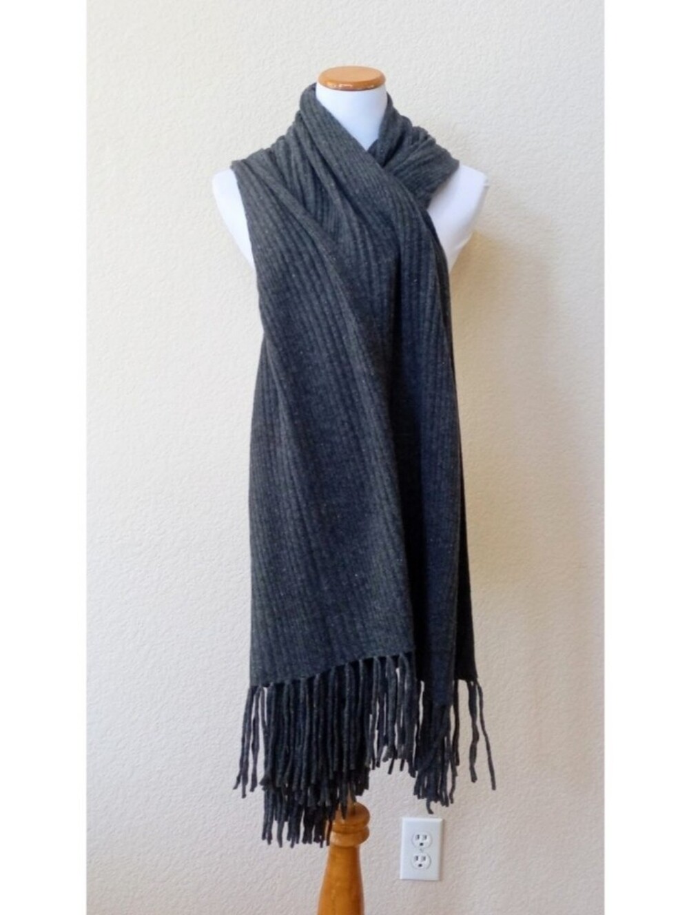 ๐ค Halogen charcoal gray 100% cashmere soft ribbed wrap/scarf - Picture 2 of 4